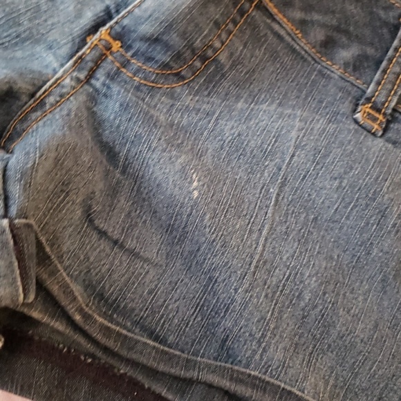 Shorts - Picture 2 of 4